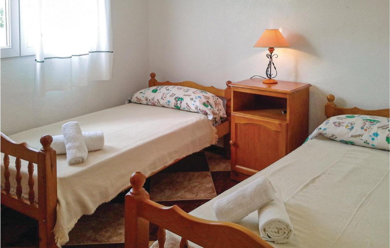 Awesome Home In Portman With Kitchen 외부 사진